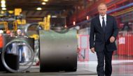 Russian President Vladimir Putin walks along a department of tube-rolling mill in Chelyabinsk on December 5, 2016, during his working visit to the region.  AFP / SPUTNIK / Alexey DRUZHININ
