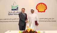 Saad Sherida Al Kaabi, Qatar Petroleum’s President and CEO, and Ben van Beurden, Shell’s Chief Executive Officer, at the signing ceremony.