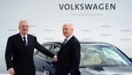 FILE PHOTO: Volkswagen CEO Martin Winterkorn and Chairman of the supervisory board of Volkswagen Ferdinand Piech on a visit to the plant in Wolfsburg on February 9, 2017 (AFP / Odd Andersen) 