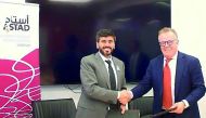 Ali Al Khalifa, CEO of Astad (left) shakes hands with Finlay Cumming, CEO of Cumming after the signing ceremony.