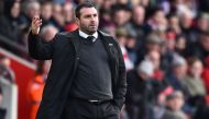 Everton's caretaker manager David Unsworth gestures on the touchline during the English Premier League football match between Southampton and Everton at St Mary's Stadium in Southampton, southern England on November 26, 2017.  AFP / Glyn KIRK