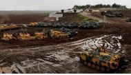 Turkish army tanks and armored personnel carriers (APC) are seen near the Turkish-Syrian border in Hatay province, Turkey January 23, 2018. REUTERS/Umit Bektas