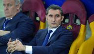 FC Barcelona's Spanish head coach Ernesto Valverde looks on prior to the UEFA Champions League quarter-final second leg football match between AS Roma and FC Barcelona at the Olympic Stadium in Rome on April 10, 2018.  AFP / Lluis Gene