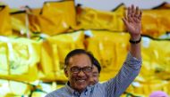 Malaysia's politician Anwar Ibrahim celebrates after winning the by-election in Port Dickson, Malaysia October 13, 2018. REUTERS/Lai Seng Sin