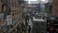 Indian soldiers are pictured during a search operation at the site of a gun battle with suspected militants in Srinagar October 17, 2018. REUTERS/Danish Ismail
 