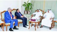 Sheikh Khalifa bin Jassim bin Mohammed Al Thani (second right), Chairman of Qatar Chamber, meeting with the Iraqi delegation.

