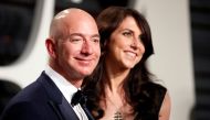 Amazon's Jeff Bezos and his wife MacKenzie Bezos during Oscars Vanity Fair Party, 89th Academy Awards,  Beverly Hills, California February 26, 2017. Reuters/Danny Moloshok