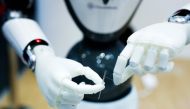 A CloudMinds robot uses a needle at the Mobile World Congress (MWC) in Barcelona on February 26, 2019. AFP / Pau Barrena 