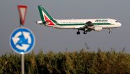 An Alitalia Airbus A320-200 airplane comes in to land at Fiumicino airport in Rome, Italy October 24, 2018. Reuters/Max Rossi