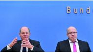 German Finance Minister and Vice-Chancellor Olaf Scholz (L) and German Economy Minister Peter Altmaier give a press conference on the economical consequences of the coronavirus on March 13, 2020 in Berlin. AFP / John Macdougall
