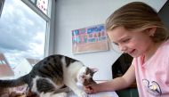 Kaethe Singer, accompanied by her cat „Lady Mouse