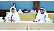 Saleh bin Hamad Al Sharqi (left), Qatar Chamber Director-General; and Saleh bin Faraj Al Marri, Assistant Director of the Commercial Registration and Licenses Department at the Ministry of Commerce and Industry, during the meeting held at the QC headquart