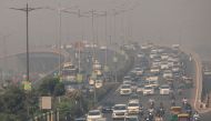 Traffic moves on a smoggy morning in New Delhi, India, October 23, 2020. REUTERS/Danish Siddiqui