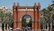 People queue to receive a vaccine against the coronavirus disease (COVID-19) without appointment at Arc de Triomf in Barcelona, Spain, July 8, 2021. REUTERS/Albert Gea
