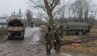 Soldiers from 16th Pomeranian Mechanised Division walk outside their temporary camp during the migrant crisis on the Belarusian-Polish border in the village of Szudzialowo near the town of Sokolka, Poland, November 19, 2021. Reuters/Marko Djurica