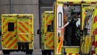 A health worker closes the door of an ambulance outside of the Royal London Hospital, amid the coronavirus disease (COVID-19) pandemic in London, Britain, January 7, 2022. REUTERS/Toby Melville/


