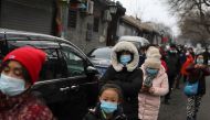 Residents line up for nucleic acid testing at a hutong, following the coronavirus disease (COVID-19) outbreak, in Beijing, China March 18, 2022. REUTERS/Tingshu Wang

