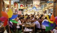 Customers dine at a restaurant in a shopping area in Beijing, China July 25, 2022. REUTERS/Tingshu Wang