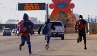 Migrants run to hide from the US Border Patrol and Texas State Troopers after crossing into the United States from Mexico, in El Paso, Texas, US, on December 23, 2022. REUTERS/Jose Luis Gonzalez