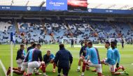 Arsenal players warm up ahead of the English Premier League football match between Leicester City and Arsenal at King Power Stadium in Leicester, central England on February 25, 2023. (Photo by DARREN STAPLES / AFP)