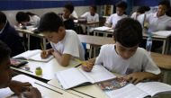 Children read state-issued textbooks at a classroom of the Eleazar Lopez Contreras school in Caracas, Venezuela, May 23, 2014. (Reuters file photo)