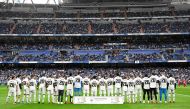 Real Madrid's players wear the jersey of Vinicius Junior in support to the Real Madrid's Brazilian forward prior the Spanish league football match between Real Madrid CF and Rayo Vallecano de Madrid at the Santiago Bernabeu stadium in Madrid on May 24, 2023. (Photo by JAVIER SORIANO / AFP)
