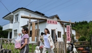 The photo taken on July 15, 2025 shows Chen Yani (C), also known as 