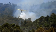 A firefighter airplane battles a wildfire near the village of Vilaboa, northwestern Spain on August 22, 2025. (Photo by Miguel Riopa / AFP)
 