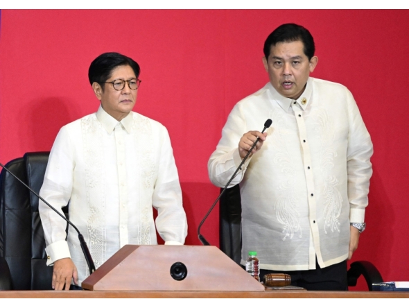 This photo taken on July 28, 2025 shows Philippine President Ferdinand Marcos (left) listening to Speaker of the House Martin Romualdez in the upper rostrum during the State of the Nation Address at the House of Representatives in Manila. (Photo by Ted Aljibe / AFP)
