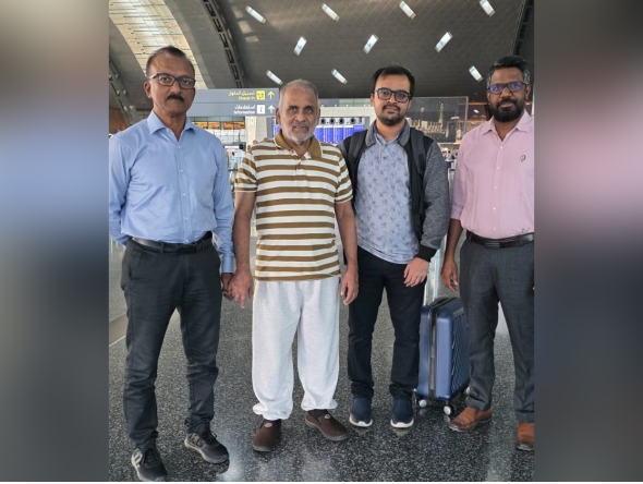 The elderly passenger with his son-in-law (second from right) along with Indian officials from Qatar 