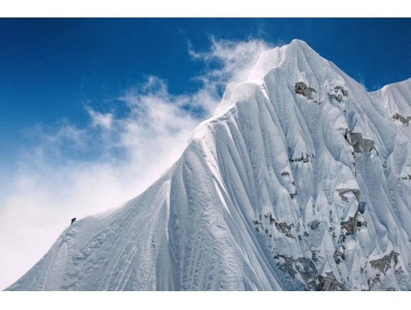 In this handout photograph taken on October 15, 2025, a French mountaineer makes his way near the summit of Jannu East, the first ascent of the 7,468 m peak in eastern Nepal. (Photo by Thibaut Marot / AFP)