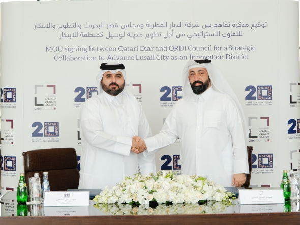 Secretary General of QRDI Council Eng Omar Ali Al Ansari and CEO of Qatari Diar Eng Ali Mohamed Al-Ali at the MoU signing ceremony. 
