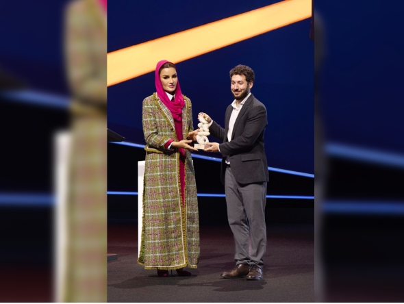 Chairperson of Qatar Foundation H H Sheikha Moza bint Nasser presenting the 2024–2025 WISE Prize for Education (first place) to Director of Product Engineering at Tumo Path, Vahakn Papazian, yesterday. 