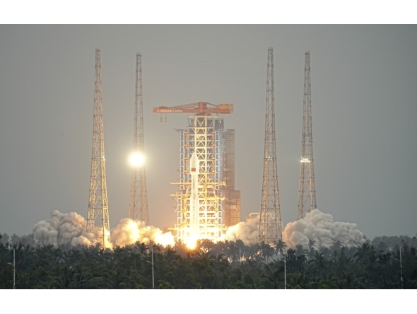 A Long March-8A carrier rocket carrying a group of internet satellites blasts off from the Hainan commercial spacecraft launch site in south China's Hainan Province, Dec. 26, 2025. The rocket successfully placed the payloads, the 17th group of low-orbit internet satellites, into preset orbit. (Photo by Liu Jianqiu/Xinhua)