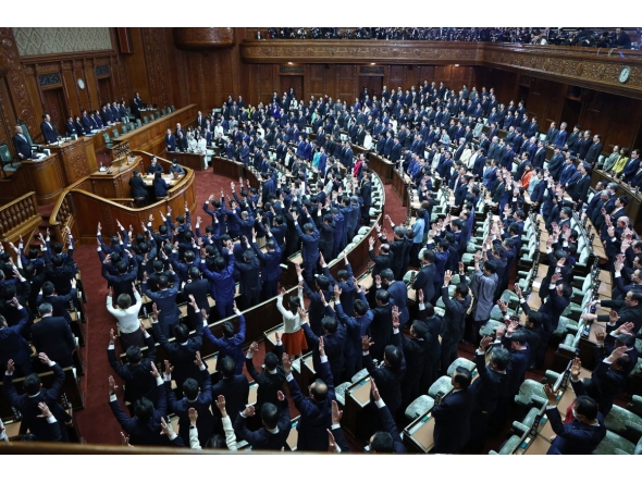 Lawmakers cheer as the House of Representatives is dissolved at the Diet in Tokyo on January 23, 2026. Photo by JIJI Press / AFP