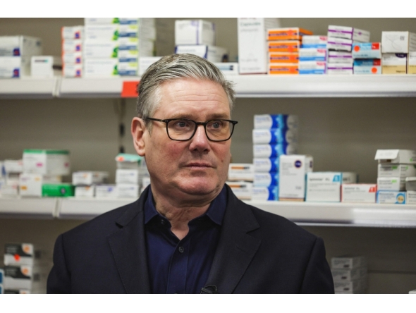 Britain's Prime Minister Keir Starmer pays a visit to a pharmacy at the Nelson Medical Practice health centre in Wimbledon, southwest London on January 26, 2026. (Photo by Adrian Dennis / Pool / AFP)