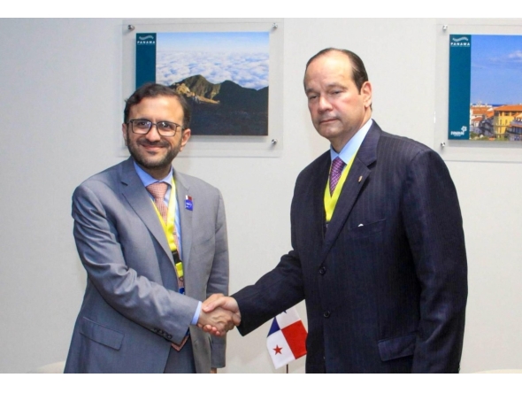 Advisor to the Prime Minister and the Official Spokesperson of the Ministry of Foreign Affairs Dr. Majed bin Mohammed Al Ansari with the Minister of Foreign Affairs of the Republic of Panama, HE Javier Martinez-Acha,