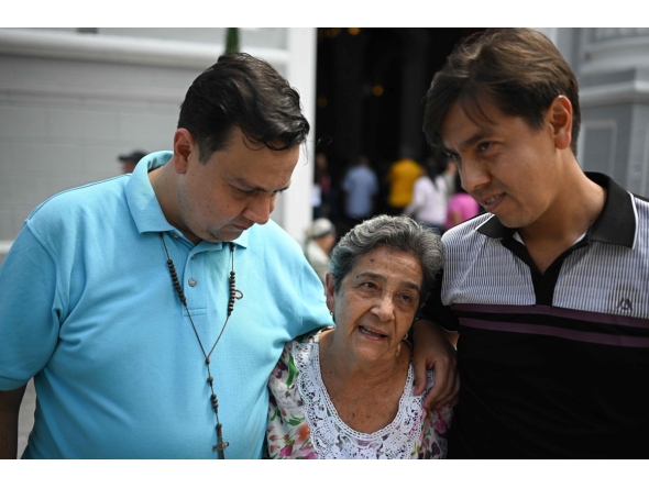 Human rights activist Javier Tarazona (L) greets his brother Jose Rafael Tarazona (R) and his mother Teresa de Jesus Sanchez after his release from prison at La Candelaria church in Caracas on February 1, 2026. (Photo by Federico PARRA / AFP)