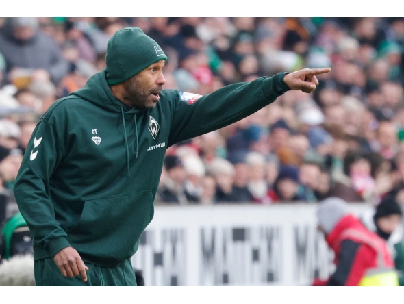 Bremen's German head coach Daniel Thioune reacts from the sidelines during the German first division Bundesliga football match in Bremen, northern Germany February 14, 2026. (Photo by Focke Strangmann / AFP) 