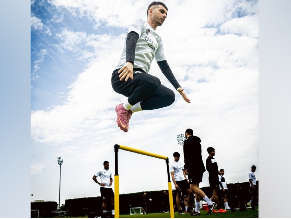 Al Sadd's Rafa Mújica in action during a training session.