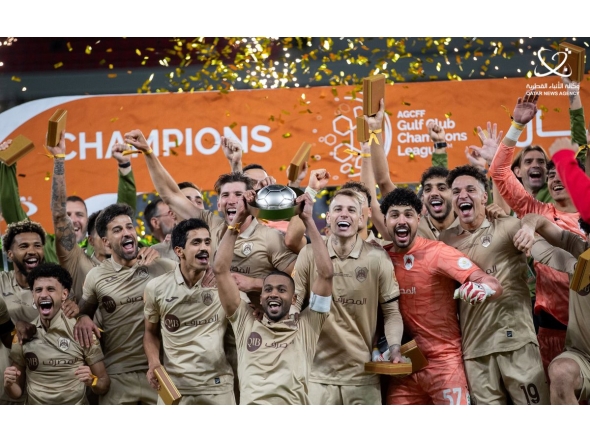 Al Rayyan players celebrate with the trophy after beating Al Shabab in the final.