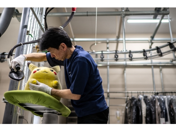 JAPAN-CULTURE-TOYS-INTERNET
In this picture taken on April 27, 2026, dry-cleaning professional Masakazu Shimura steam-cleans a soft toy at the facility of Cleaning Yonmarusan in Fuefuki city of Yamanashi Prefecture.  

(Photo by Philip FONG / AFP)
