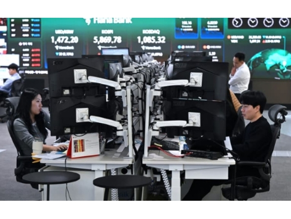 South Korea's Kospi index hit another record high thanks to a surge in chip titans SK hynix and Samsung Jung Yeon-je/AFP