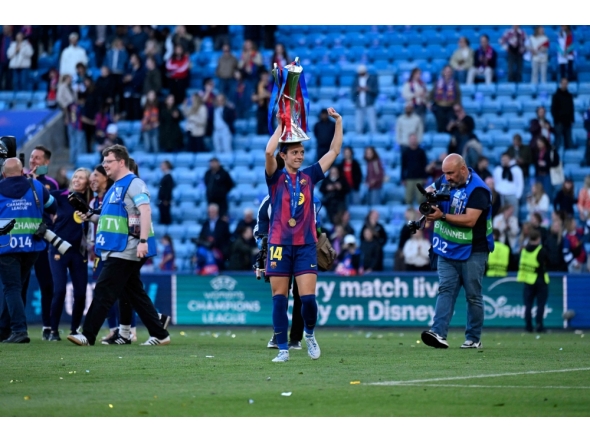 Barcelona's Spanish midfielder #14 Aitana Bonmati holds the Women's Champions League Trophy following the victory ceremony after FC Barcelona won the UEFA Women's Champions League final football match between FC Barcelona and Olympique Lyonnais (OL) at the Ullevaal Stadium in Oslo, Norway on May 23, 2026. 
(Photo by Jonathan Nackstrand / AFP)