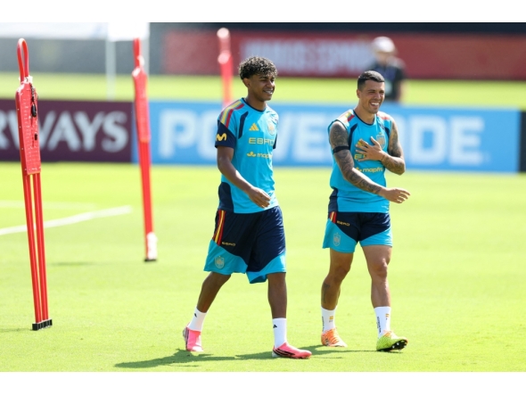 Lamine Yamal #19 and Pedro Porro #12 of Spain interact during the training at Baylor School on June 19, 2026 in Chattanooga, Tennessee. Florencia Tan Jun/Getty Images/AFP