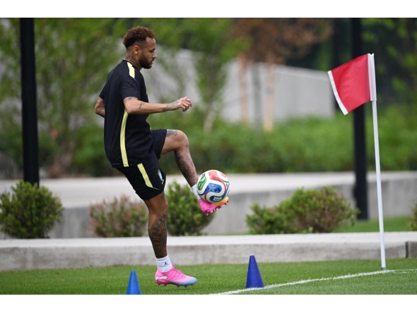 Brazil's forward #10 Neymar takes part in an MD-1 training session at Columbia Park Training Facility in Morristown, New Jersey, on June 18, 2026. (Photo by Mauro Pimentel / AFP)
