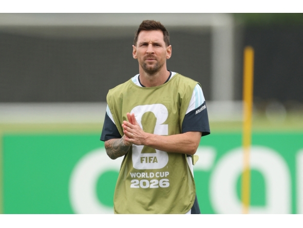 Lionel Messi #10 of Argentina during the training of Argentina one day ahead of the FIFA World Cup 2026 Group J match between Argentina and Austria at Dallas Stadium (Photo by Richard Pelham / AFP)