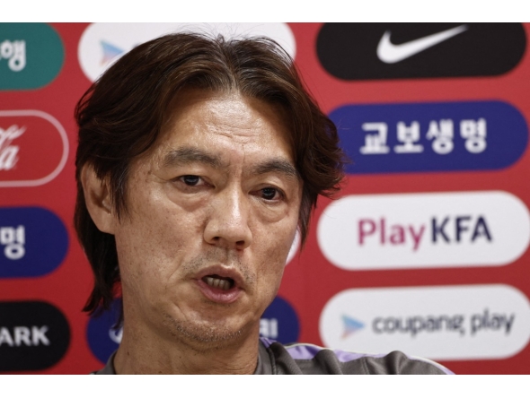 South Korea's head coach Hong Myung-bo gives a press conference at Chivas Verde Valle in Guadalajara, Mexico on June 25, 2026, during the 2026 World Cup football tournament. (Photo by Ulises RUIZ / AFP)

