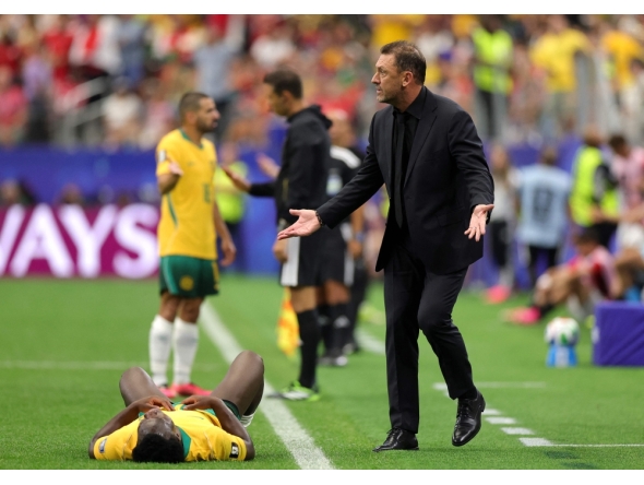 Tony Popovic, Head Coach of Australia, reacts as Nestory Irankunda #17 of Australia is fouled. Alex Slitz/Getty Images/AFP 