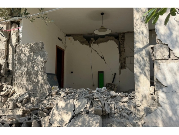 This photograph shows a house damaged following a 4.7 magnitude earthquake in Pozzuoli, near Naples on August 1, 2026. (Photo by Cesare ABBATE / ANSA / AFP) 

